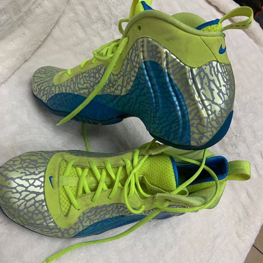 Running shoes
